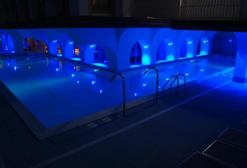 Pokój Standard Trzyosobowy, Dea