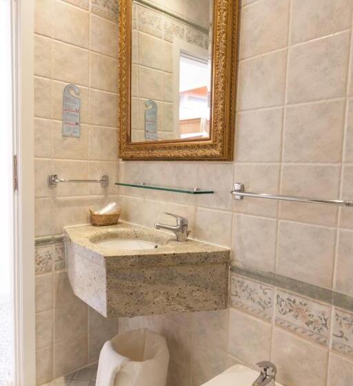 Pokój Standard Trzyosobowy, Dea