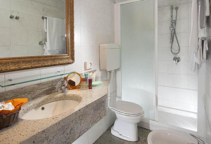 Apartament z 1 Połączoną Sypialnią, Dea