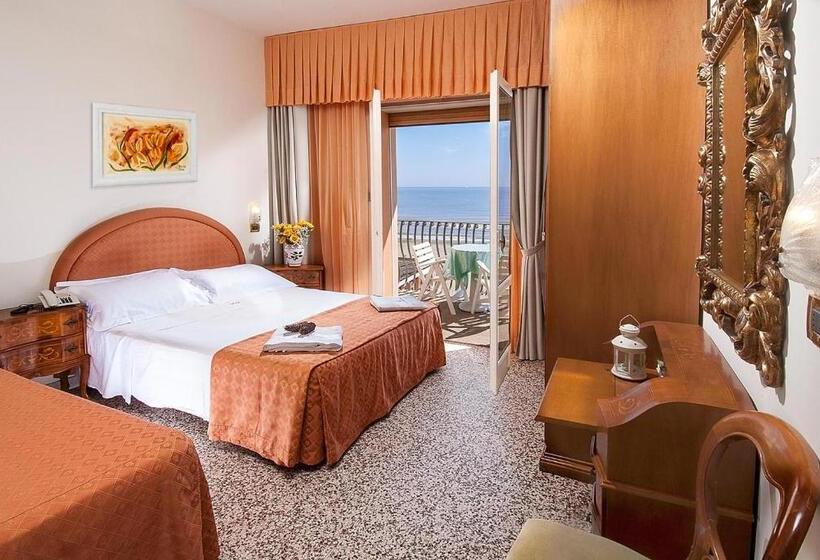 Economy Quadruple Room, Dea