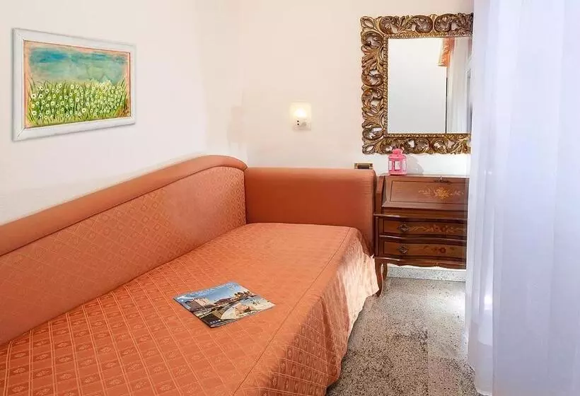 Habitació Triple Estàndard amb Vistes, Dea