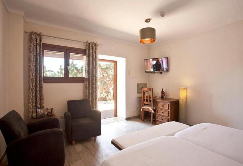 Номер Стандарт Трехместный, Agroturismo Es Quatre Cantons