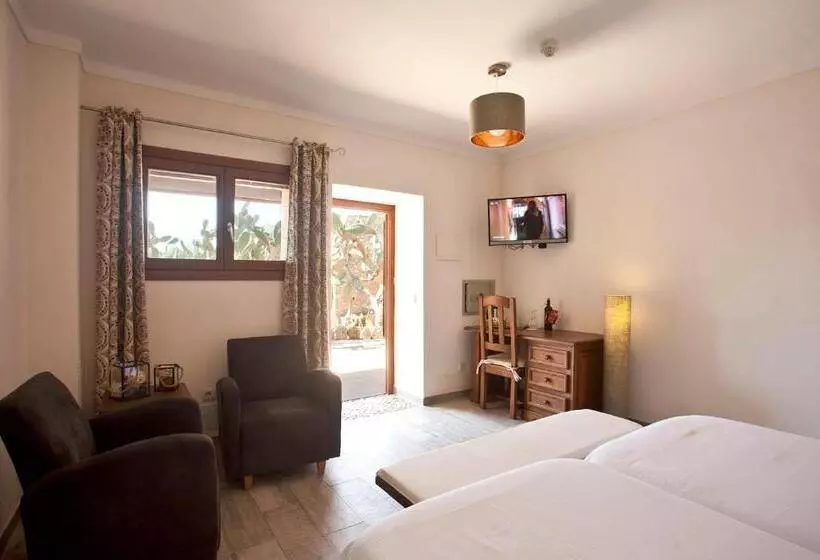 اتاق استاندارد سه نفره, Agroturismo Es Quatre Cantons