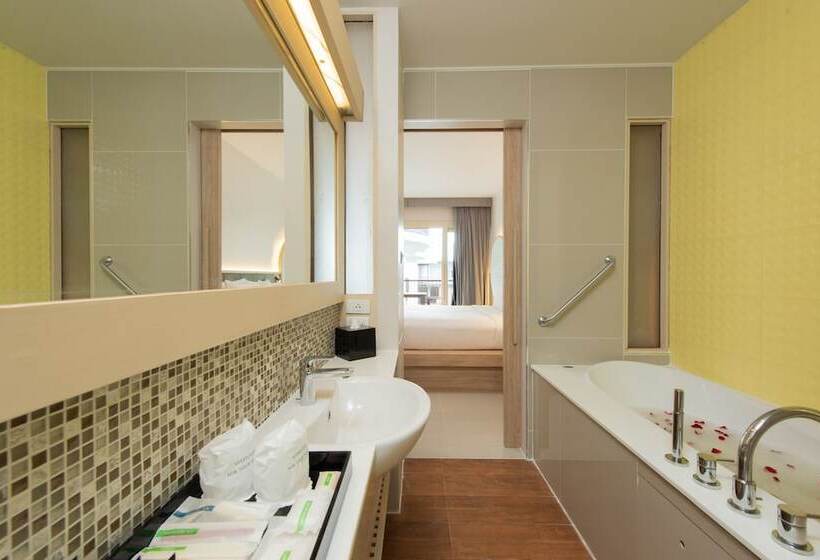 プールビュースタンダードルーム, Holiday Ao Nang Beach Resort, Krabi