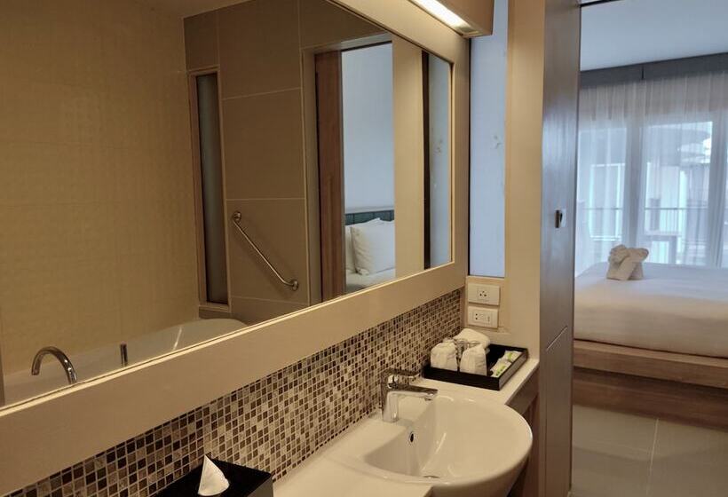 اتاق استاندارد با چشم‌انداز استخر, Holiday Ao Nang Beach Resort, Krabi