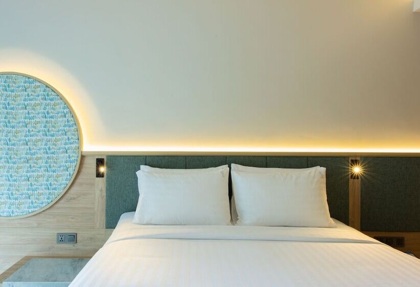 プールビュースタンダードルーム, Holiday Ao Nang Beach Resort, Krabi