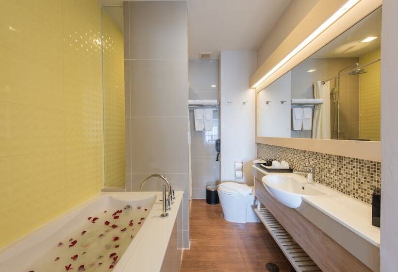 デラックスルーム, Holiday Ao Nang Beach Resort, Krabi