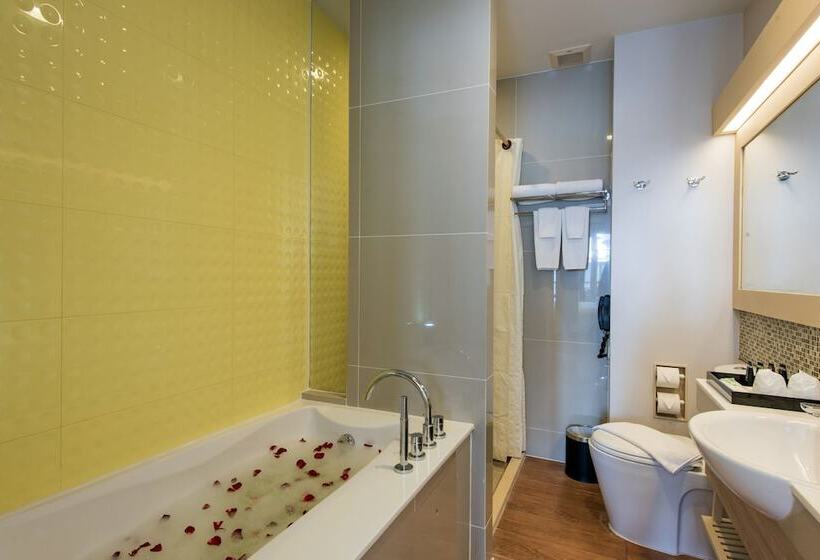 デラックスルーム, Holiday Ao Nang Beach Resort, Krabi