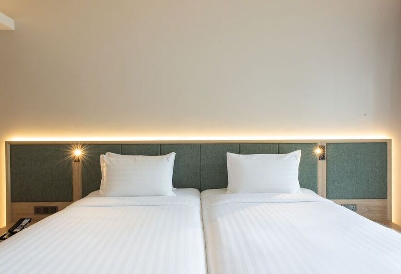 デラックスルーム, Holiday Ao Nang Beach Resort, Krabi