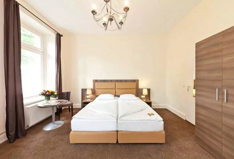 Standard-huone, Königshof Hamburg