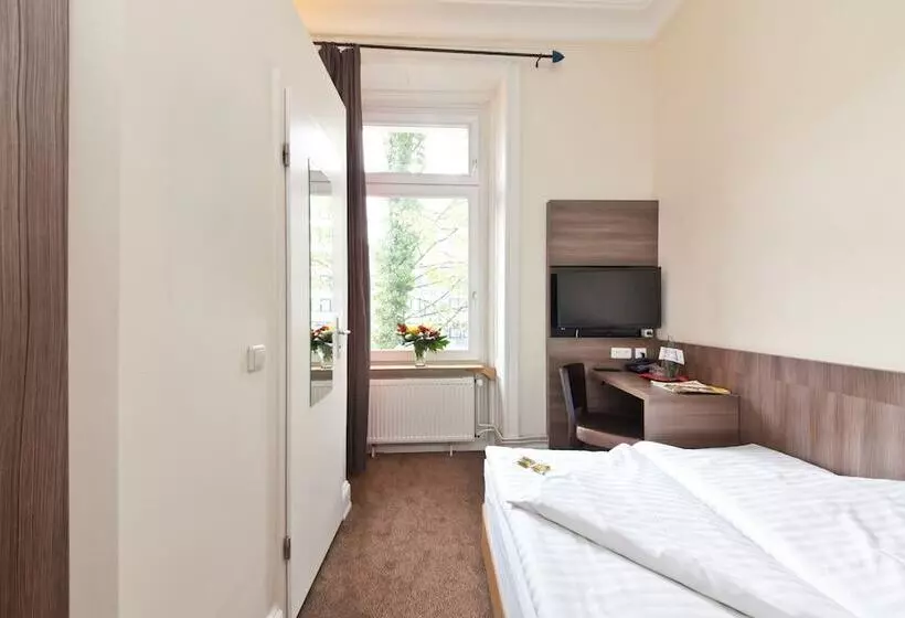 Standard Yhden Hengen Huone Jaettu Kylpyhuone, Königshof Hamburg
