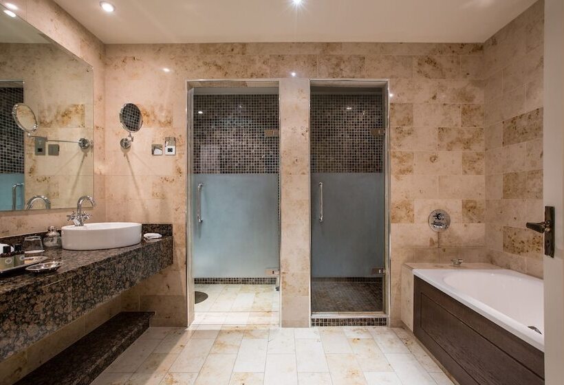 اتاق لوکس, Lough Eske Castle