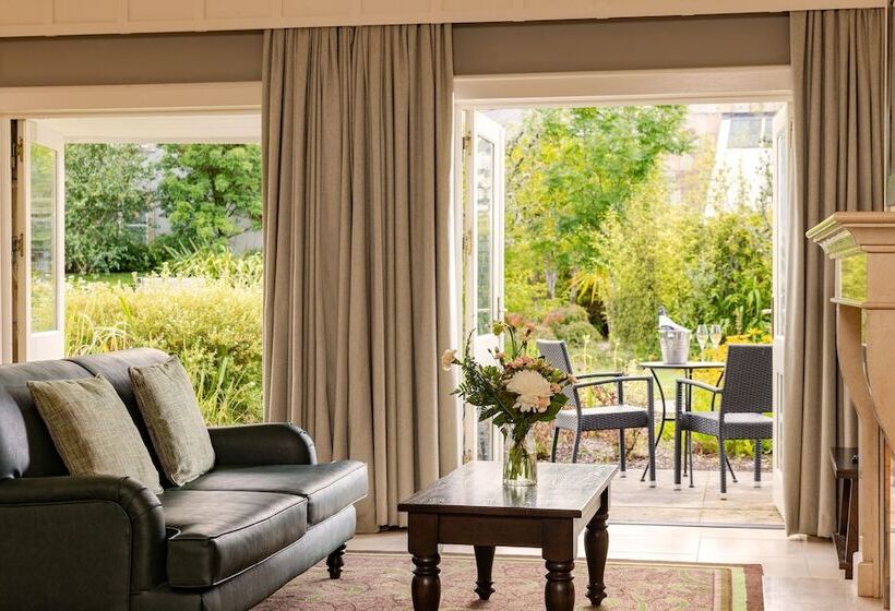 سوییت, Lough Eske Castle