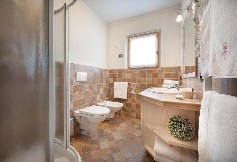 سوئیت 2 خوابه, Meeting