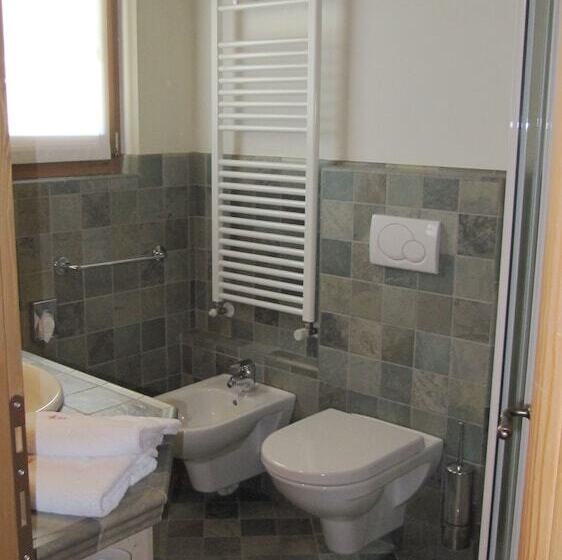 اتاق استاندارد با بالکن, Meeting