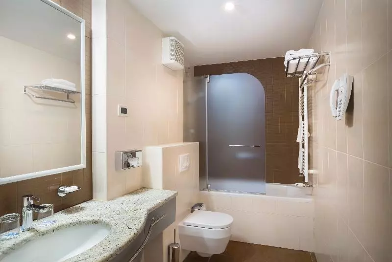 Superior Kolmen Hengen Huone, Valamar Villa Adria