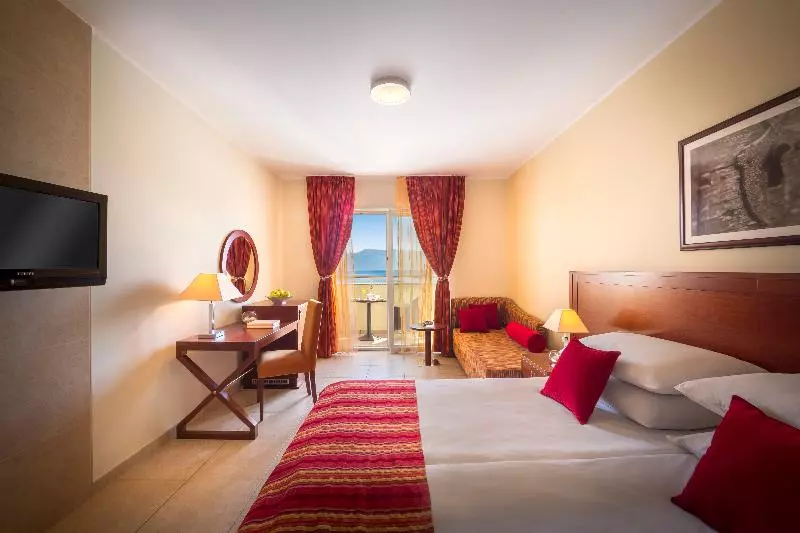 Superior Kolmen Hengen Huone, Valamar Villa Adria
