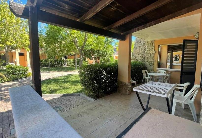 דירת חדר בקומת קרקע, Villaggio Emmanuele