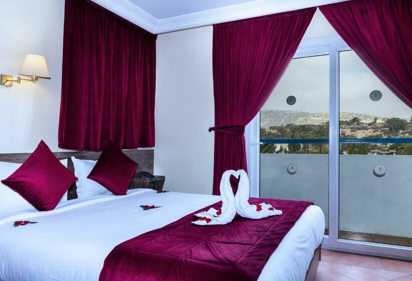 اتاق استاندارد با چشم‌انداز استخر, Tildi Hotel & Spa