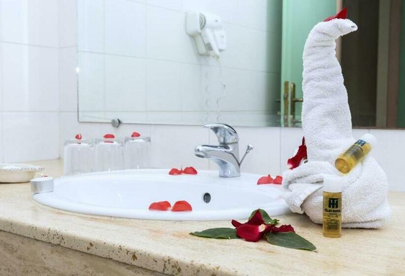 اتاق استاندارد با چشم‌انداز استخر, Tildi Hotel & Spa