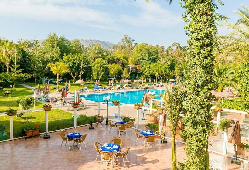 اتاق استاندارد با چشم‌انداز استخر, Tildi Hotel & Spa