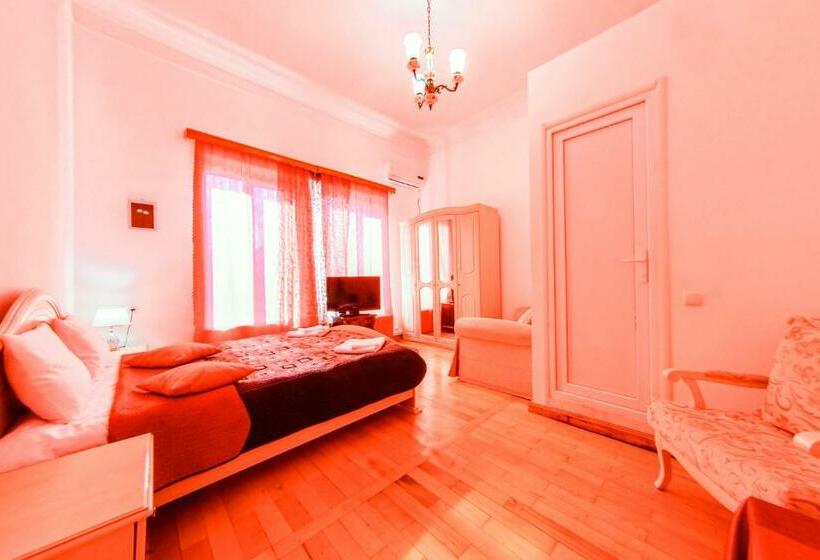 اتاق استاندارد, House 1899