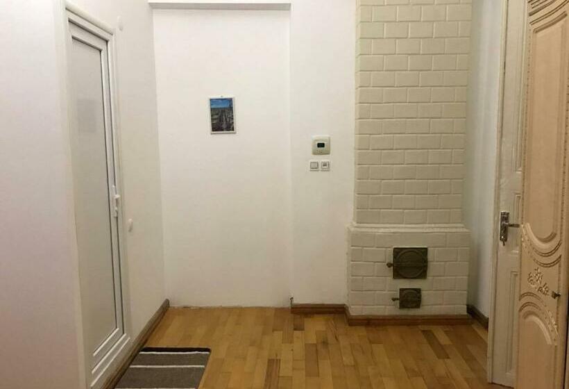 اتاق استاندارد, House 1899