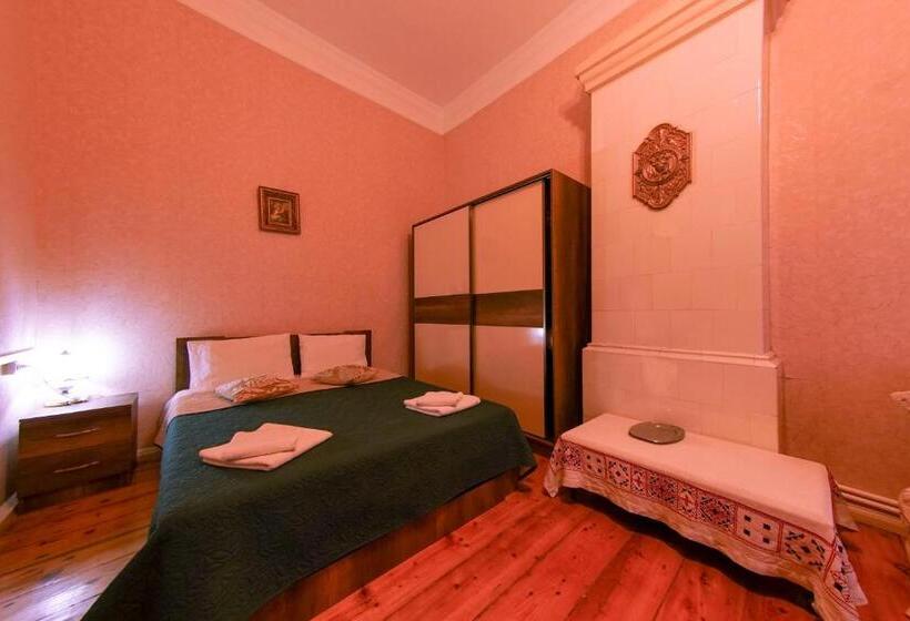 اتاق استاندارد, House 1899