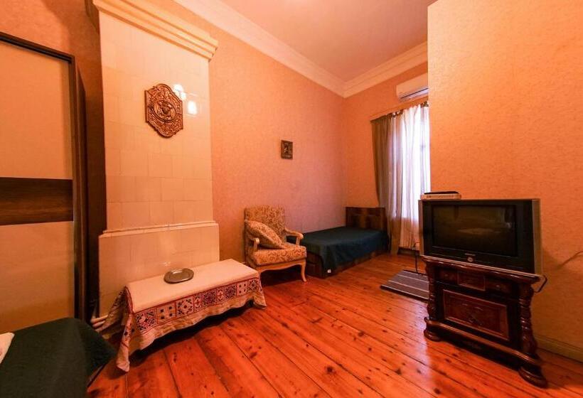 اتاق استاندارد, House 1899