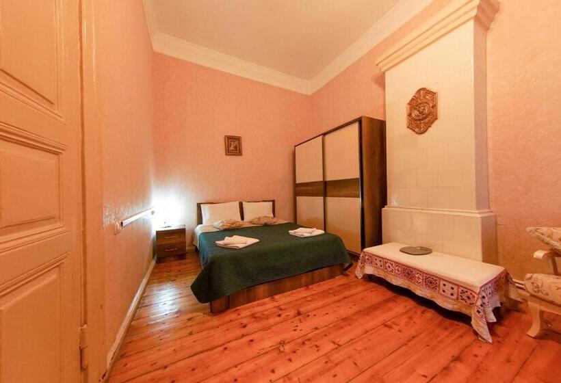 اتاق استاندارد, House 1899