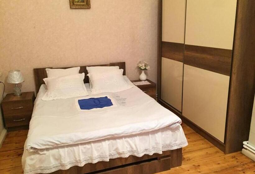 اتاق استاندارد, House 1899