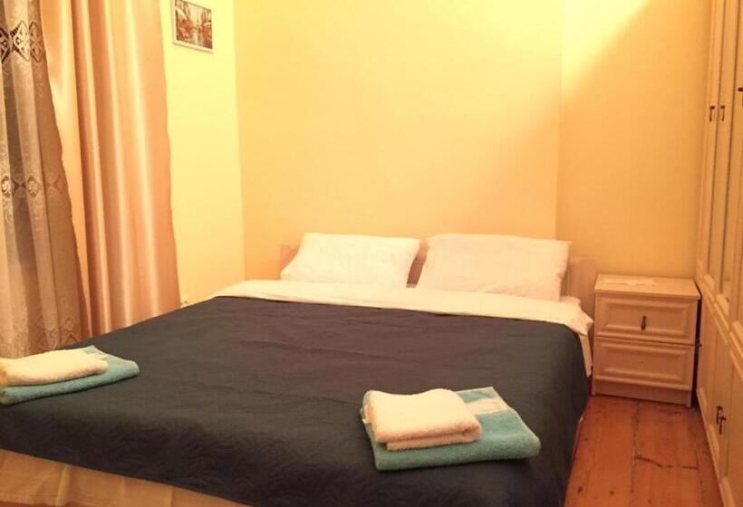 اتاق استاندارد, House 1899