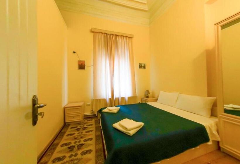 اتاق استاندارد, House 1899