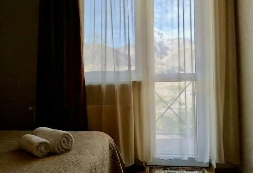 اتاق استاندارد با تخت بزرگ, Kazbegi Inn