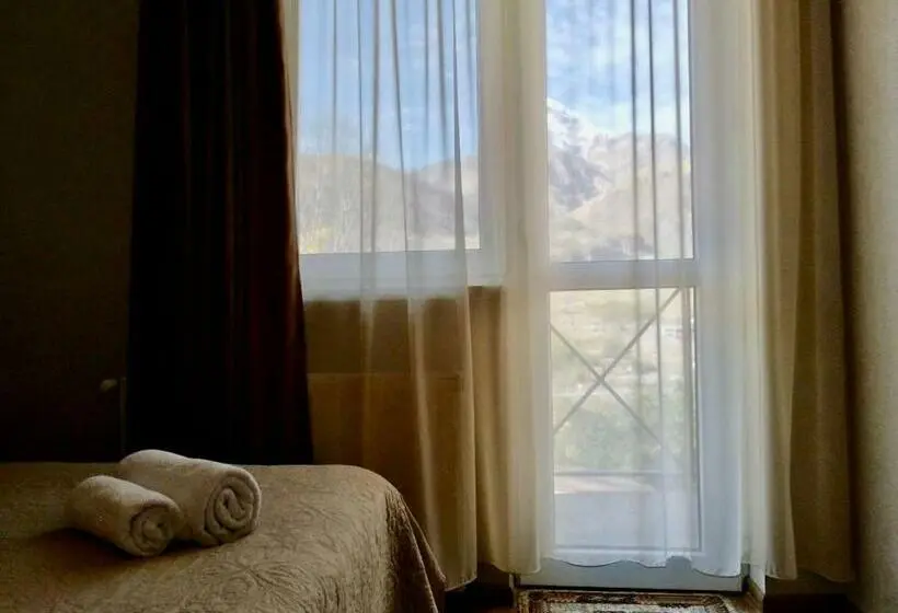اتاق استاندارد با تخت بزرگ, Kazbegi Inn