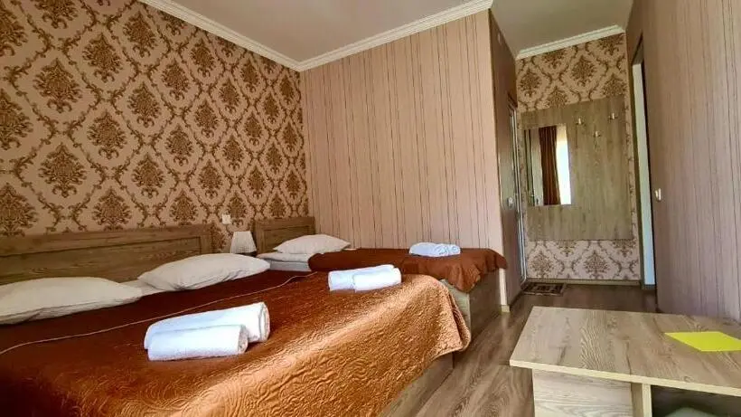 اتاق استاندارد سه نفره, Kazbegi Inn