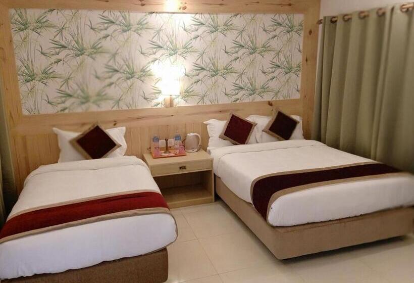 اتاق لوکس با چشم‌انداز استخر, Parkland