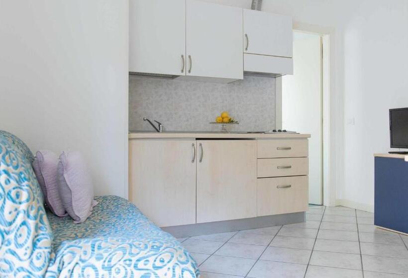 Escritório Estándar, Residence Ola