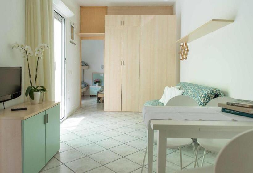 Apartamento 1 Dormitório com Sacada, Residence Ola