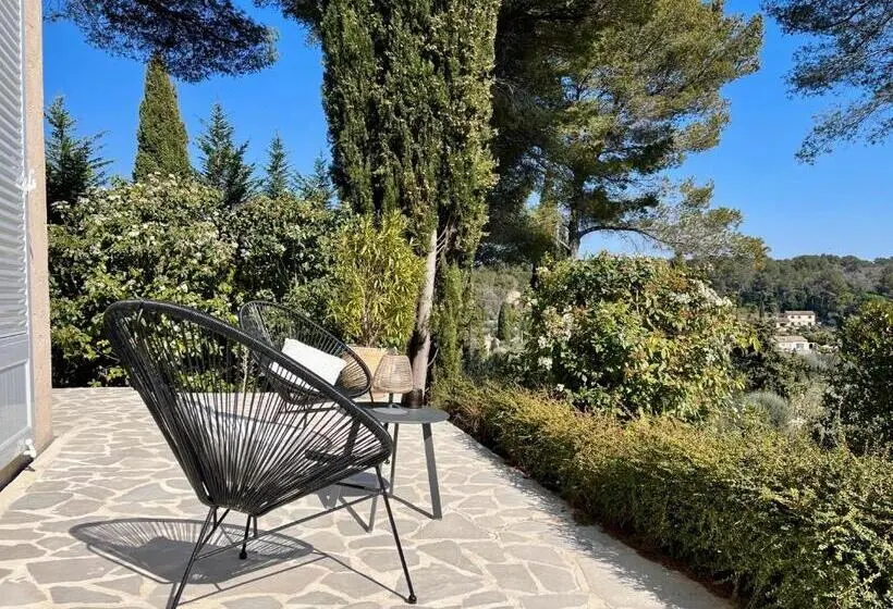 オーシャンビュースーペリアースイート, Les Hauts De La Riviera