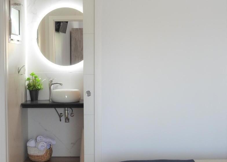 اتاق استاندارد, Sandra Rooms