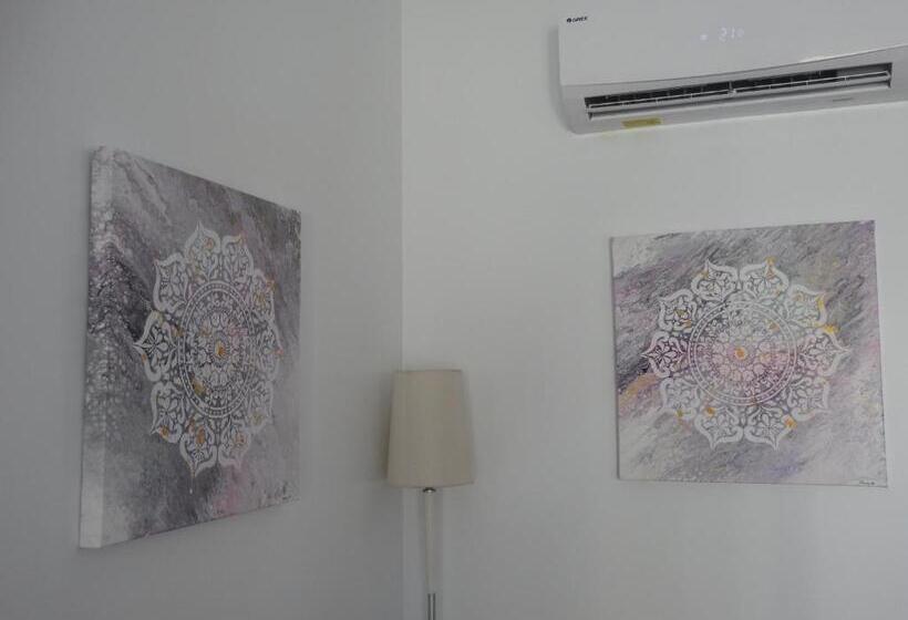 اتاق استاندارد, Sandra Rooms