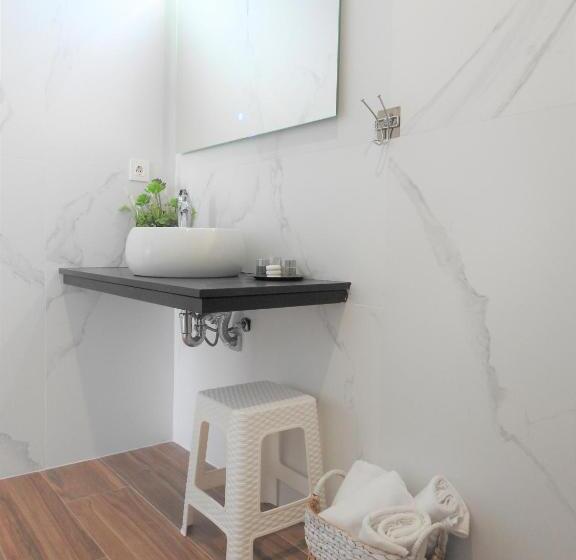 اتاق سوپریور, Sandra Rooms
