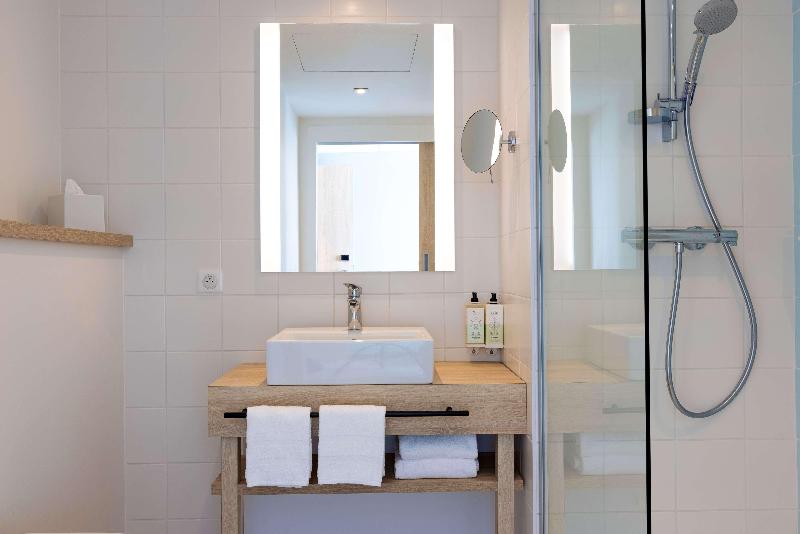 带大床的标准间, Hampton By Hilton Tours Centre