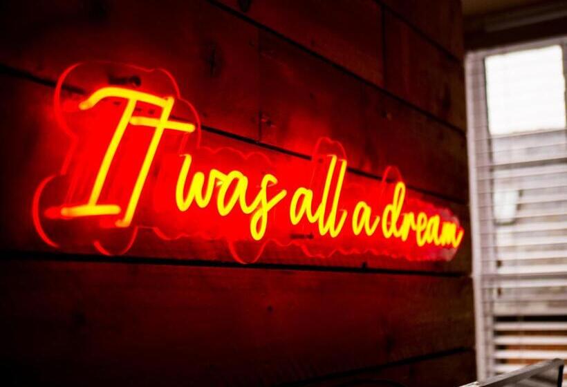 Номер Стандарт, The Lazy Pug