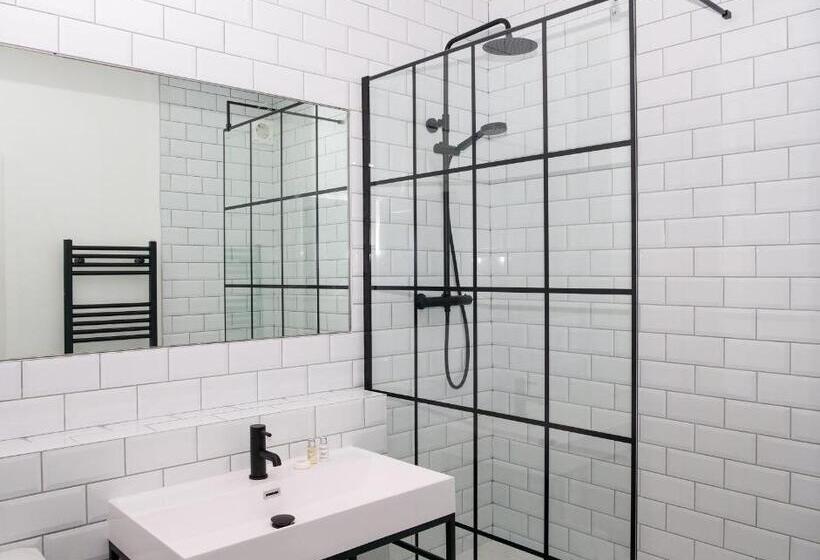 Номер Стандарт, The Lazy Pug