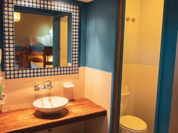 Bed in Shared Room with Shared Bathroom, America Del Sur Calafate Hostel