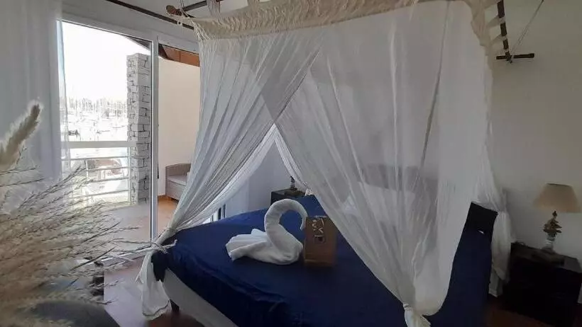 سوییت سوپریور, Cap Saint Martin Marina