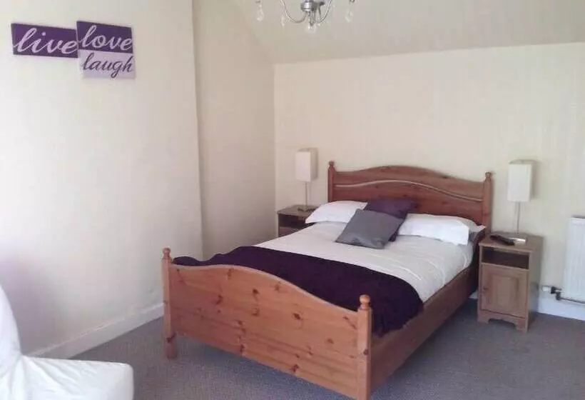 コンフォートルーム, Chapel Cross Guesthouse
