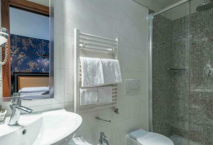 Superior Room, Paganelli